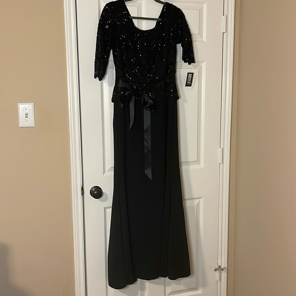 Le Bos black sequin dress with bow gown size 8